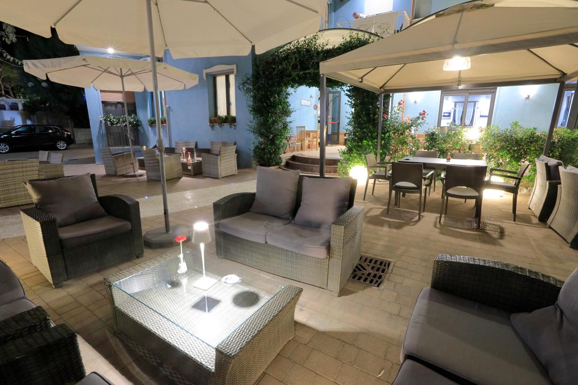 Hotel Lauretta Bellaria-Igea Marina Buitenkant foto