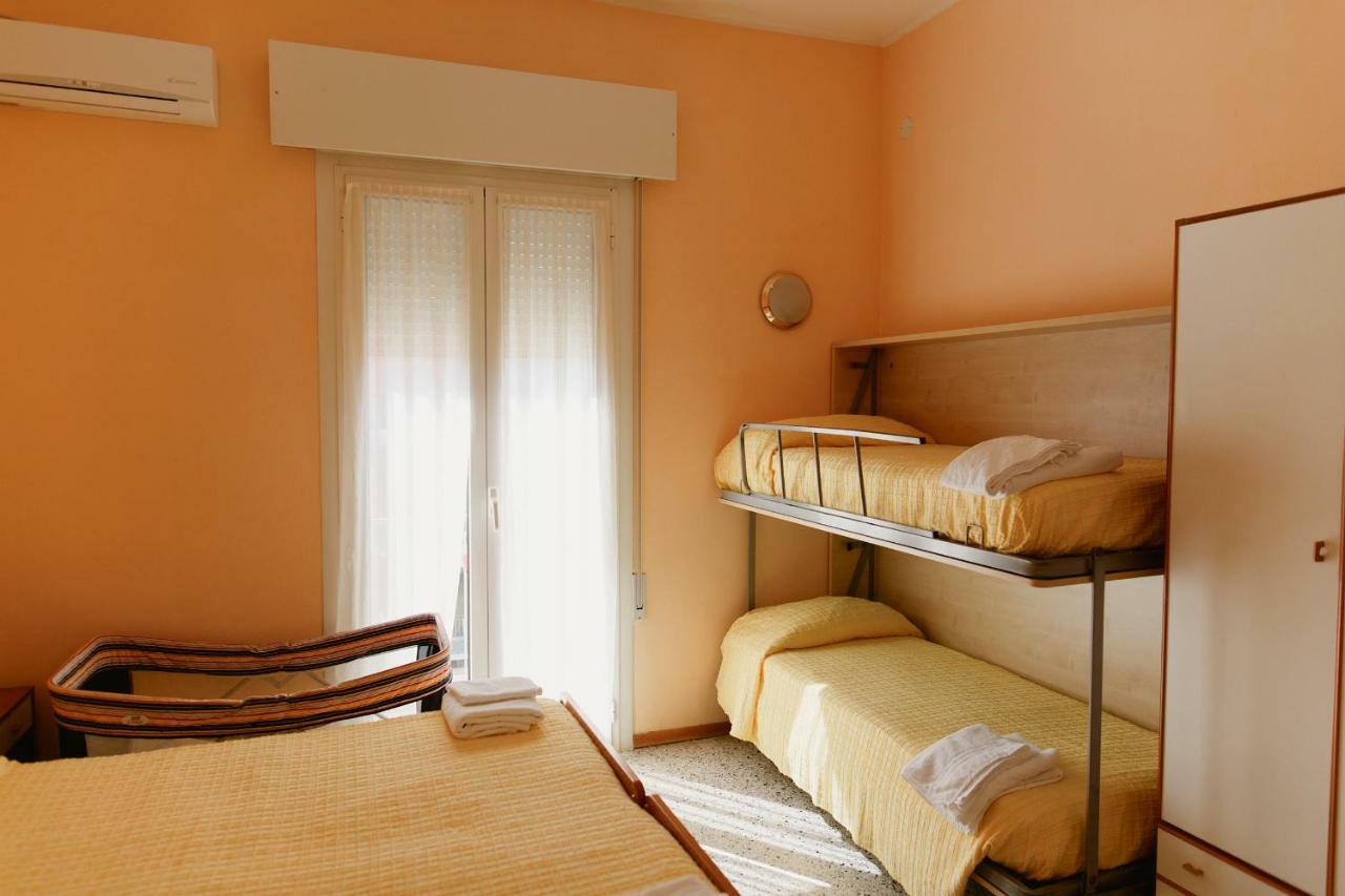 Hotel Lauretta Bellaria-Igea Marina Buitenkant foto