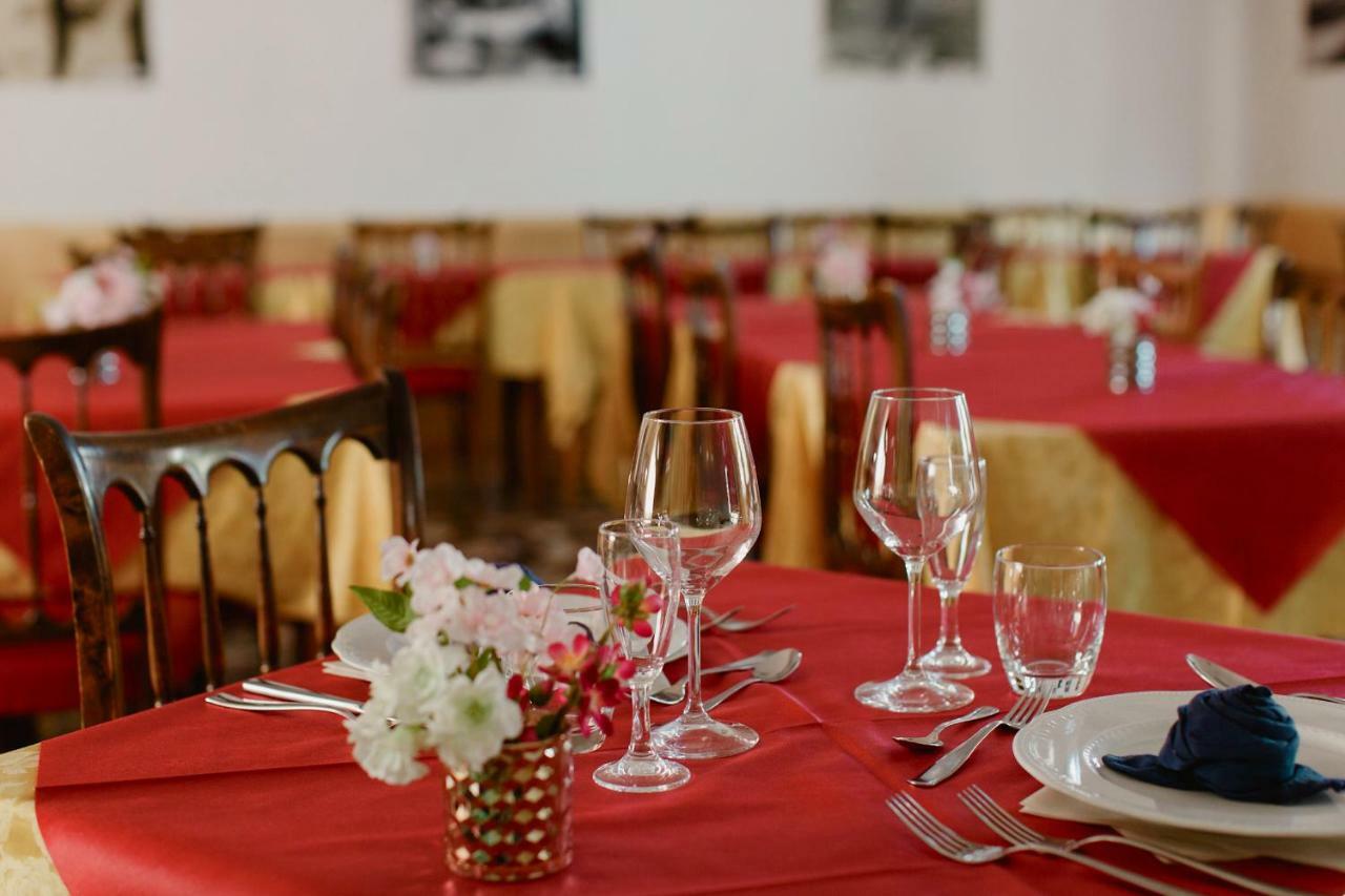 Hotel Lauretta Bellaria-Igea Marina Buitenkant foto