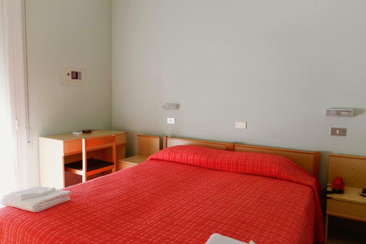 Hotel Lauretta Bellaria-Igea Marina Buitenkant foto